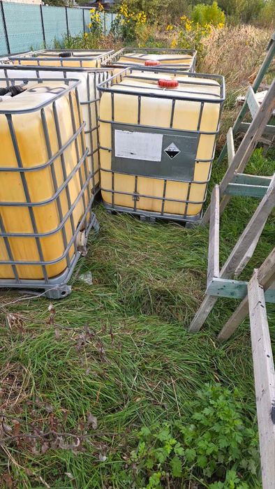 Бак куб  єврокуб IBC на дерев'яному піддоні для топлива чи води