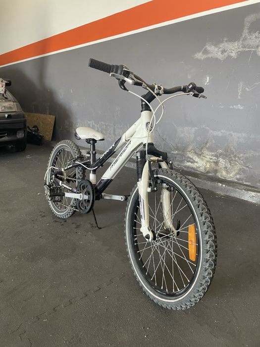 Bicicleta merdia de criança