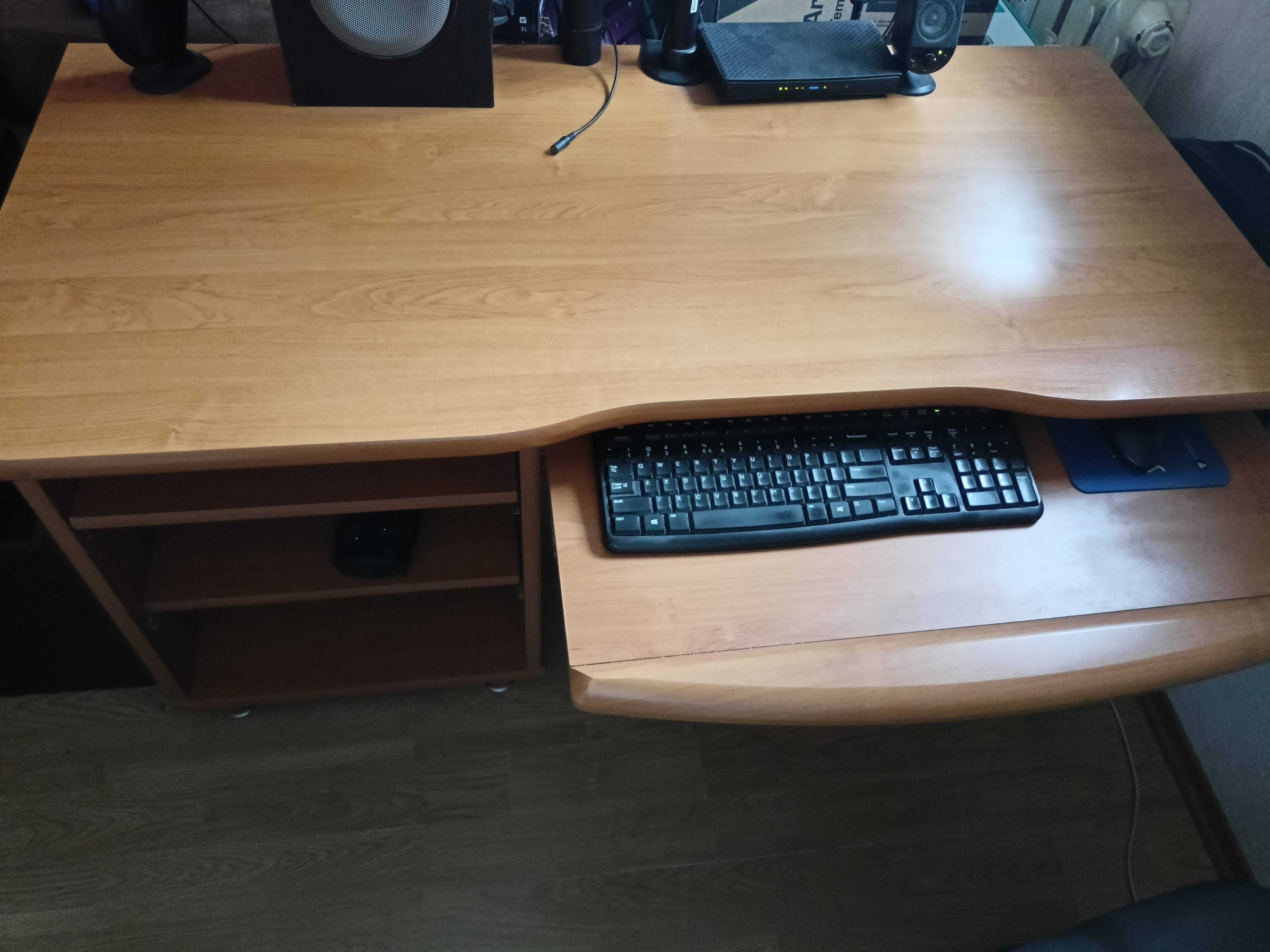 Biurko komputerowe w bardzo dobrym stanie 137x67x76