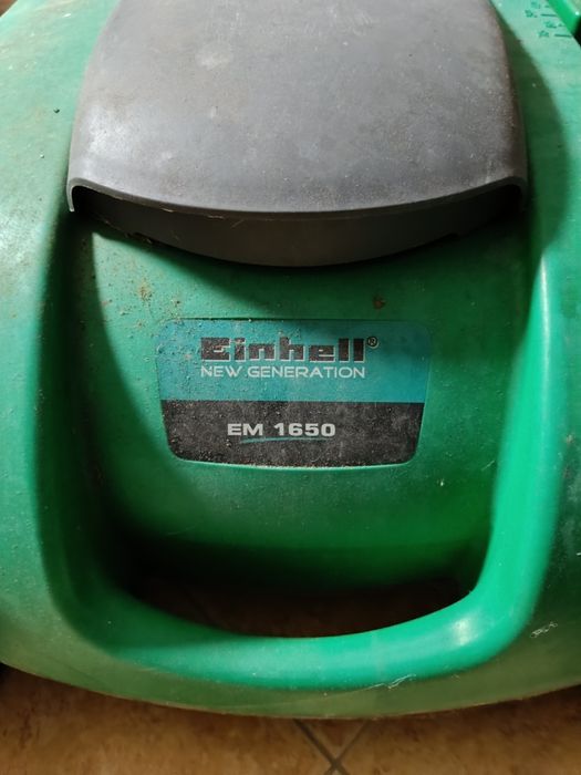 Máquina de cortar relva