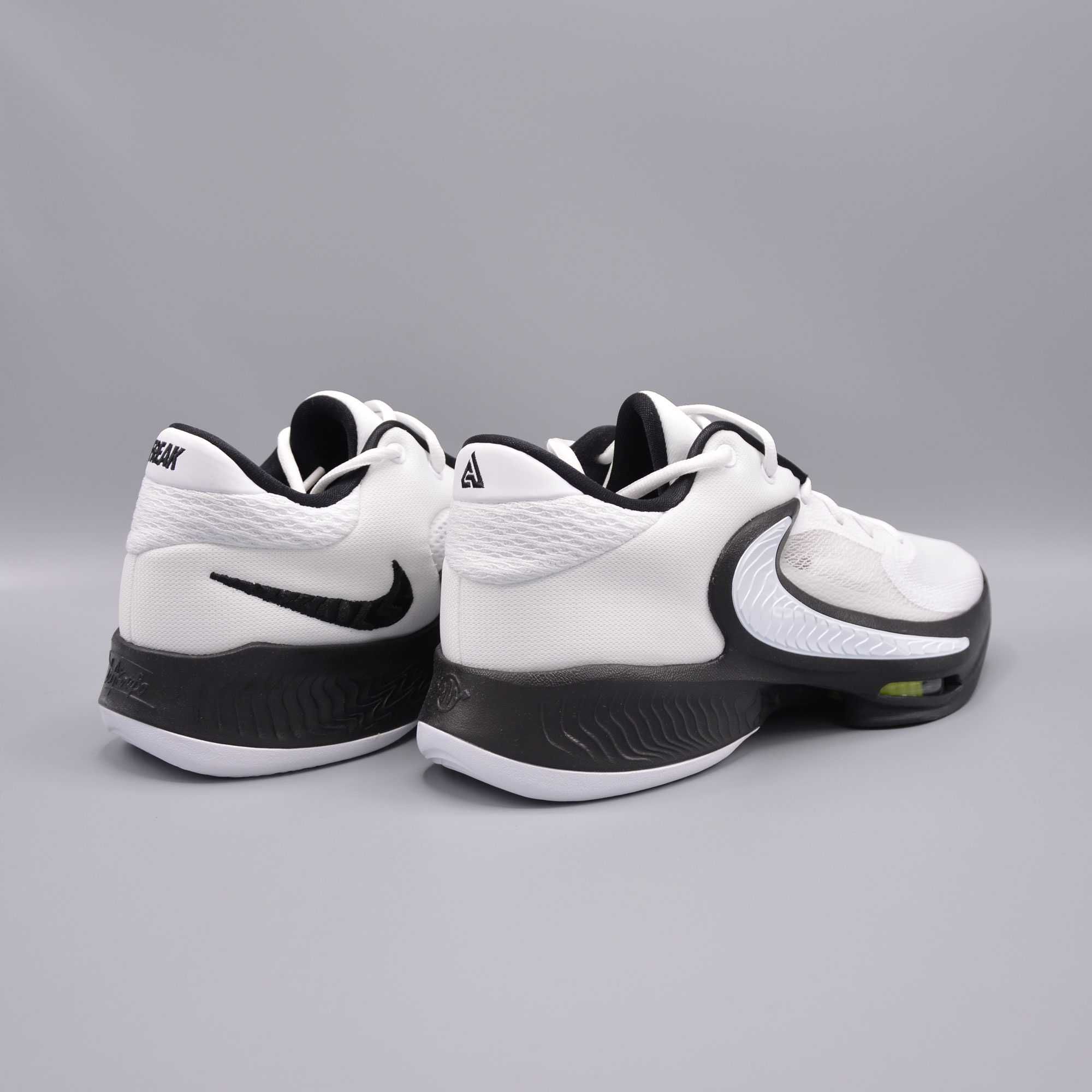 Кросівки Nike Zoom Freak 4 TB Оригінал!! D09679-100 (kyrie PG6)