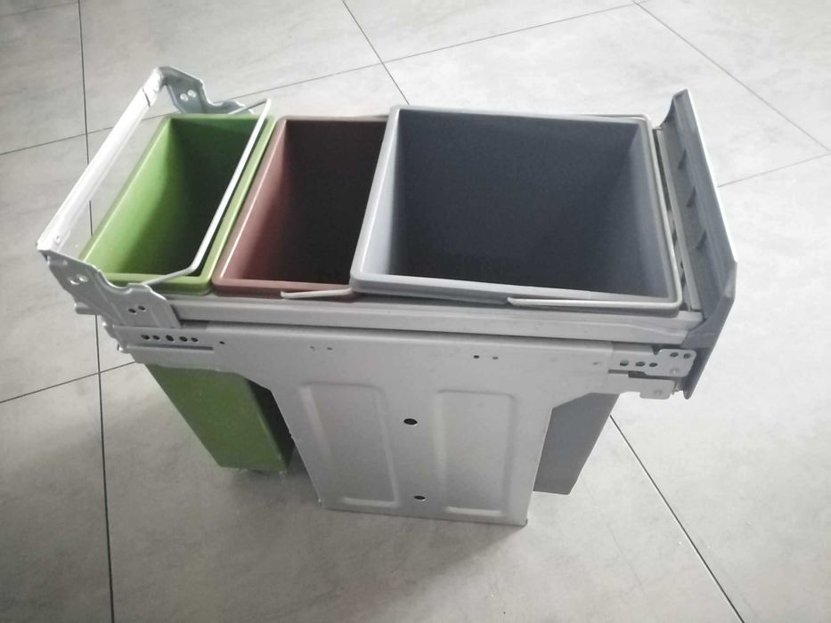 kosz na śmieci i pojemniki do segregacji - nowy !