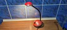 Lampka na biurko bordowa max 20W.