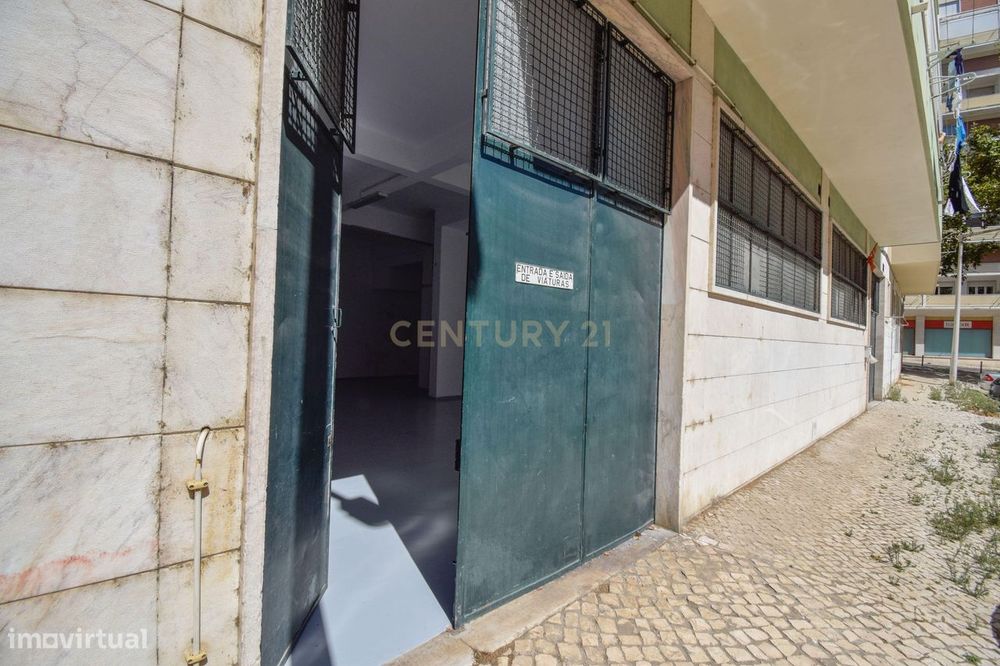Armazém para arrendamento no Lumiar – Lisboa