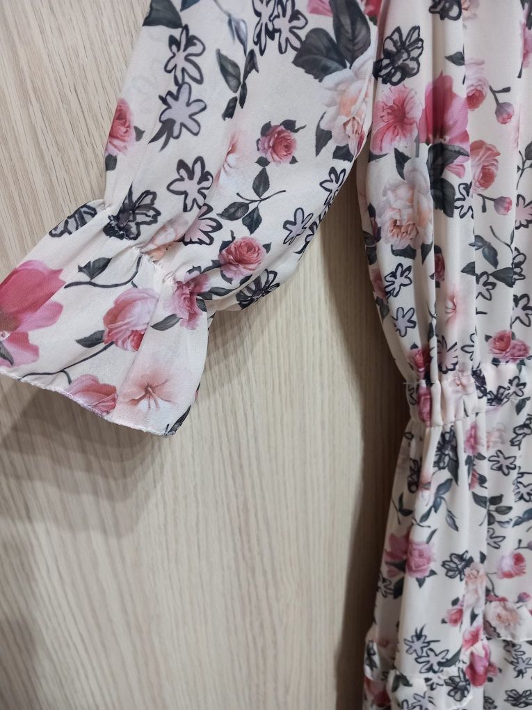 Sukienka w kwiaty