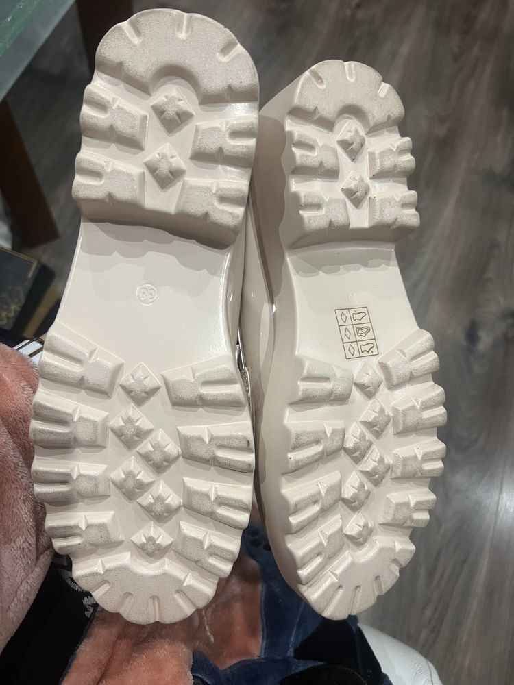 Damskie buty typu mokasyny