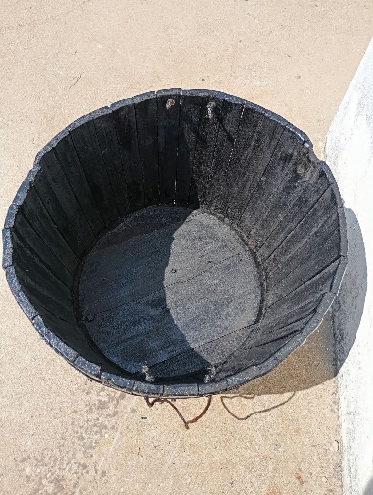Vaso/celha em madeira bom estado