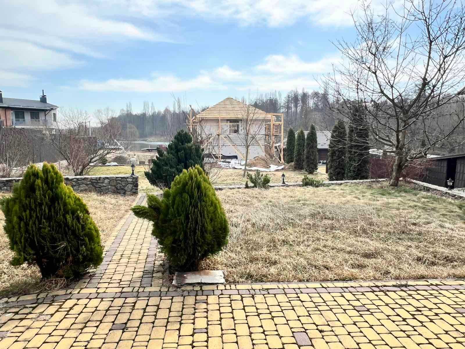 Продаж двохповерхового будинку з ділянкою 10 соток!