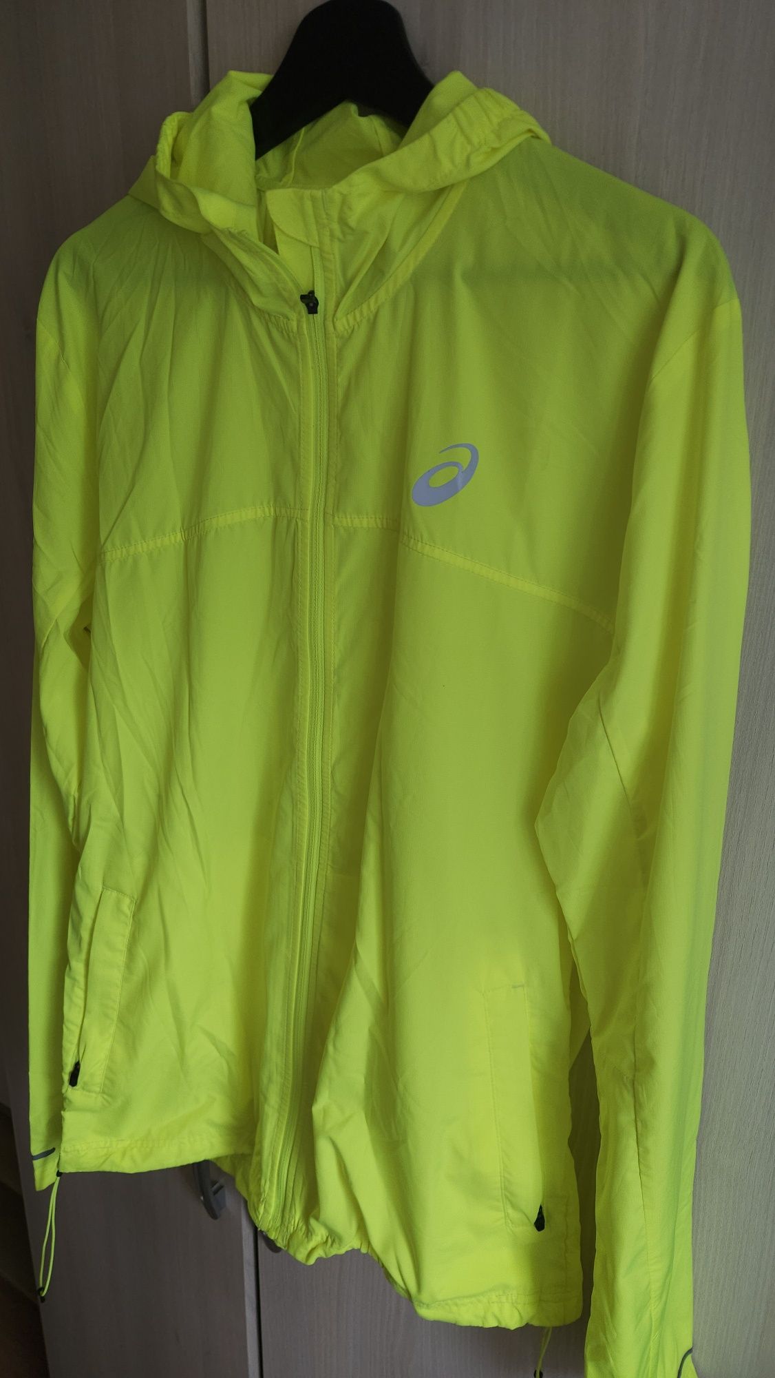 Kurtka biegowa Asics rozm XL stan idealny