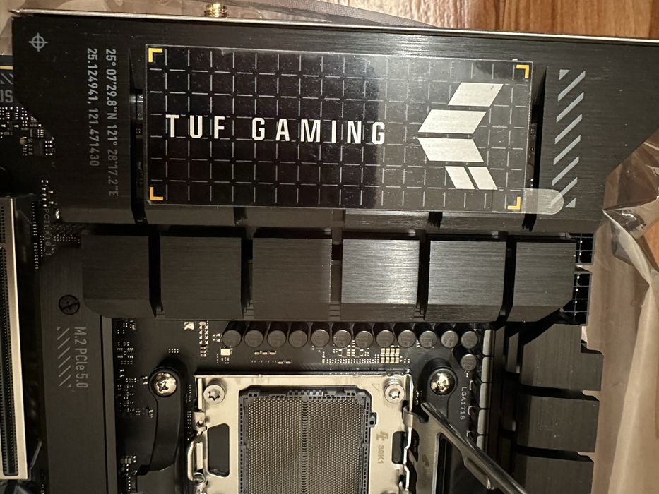 Материнська плата Asus TUF X670E Plus WiFi