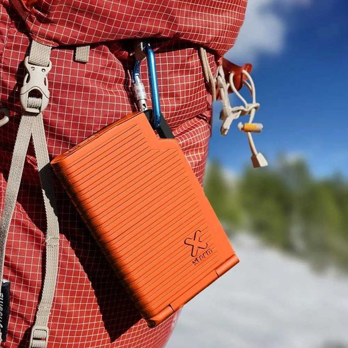 Powerbank solarny Xtorm XR105 Super Charger 10000 mAh 20W