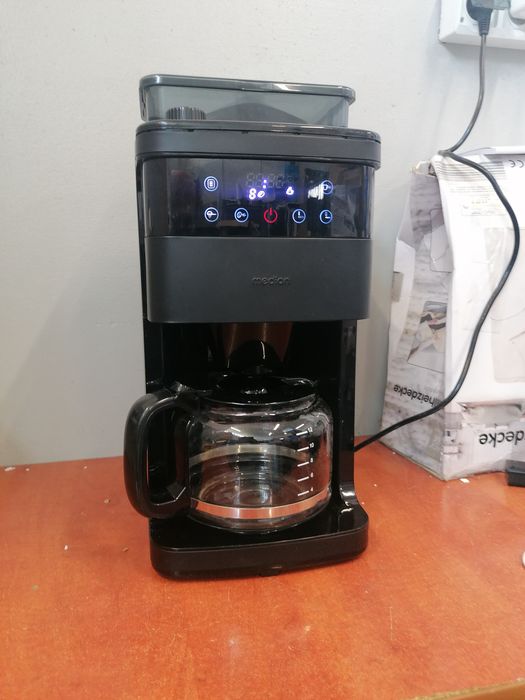 Ekspres do kawy przelewowy z młynkiem