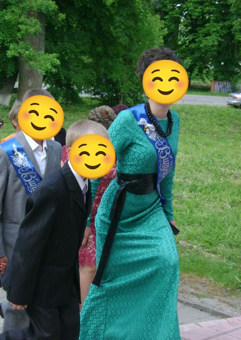 Вечірня сукня з рукавами