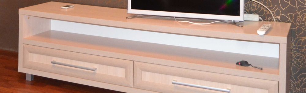 Меблі світлі, шафа, тумба з шухлядами, стіл письмовий