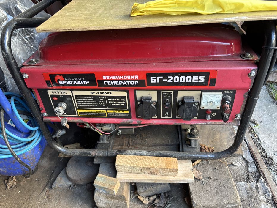 Бензиновий генератор Бригадир БГ2000ES