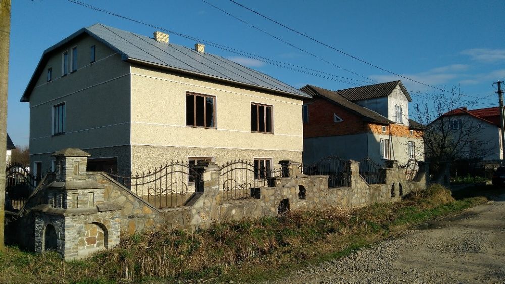 Продаж жилого цегляного будинку в смт Брошнів-Осада