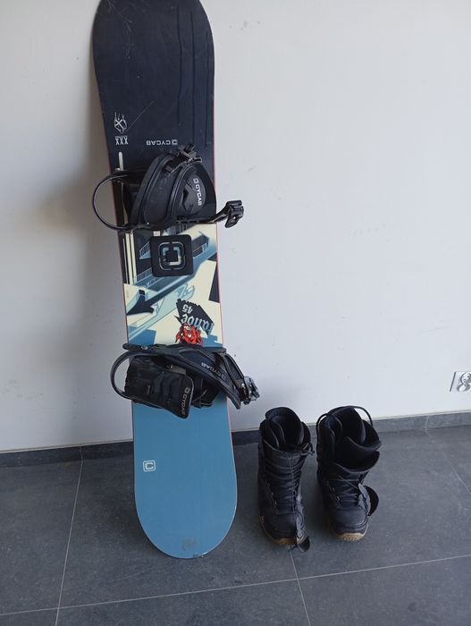 Deska snowboardowa 143cm z butami 42