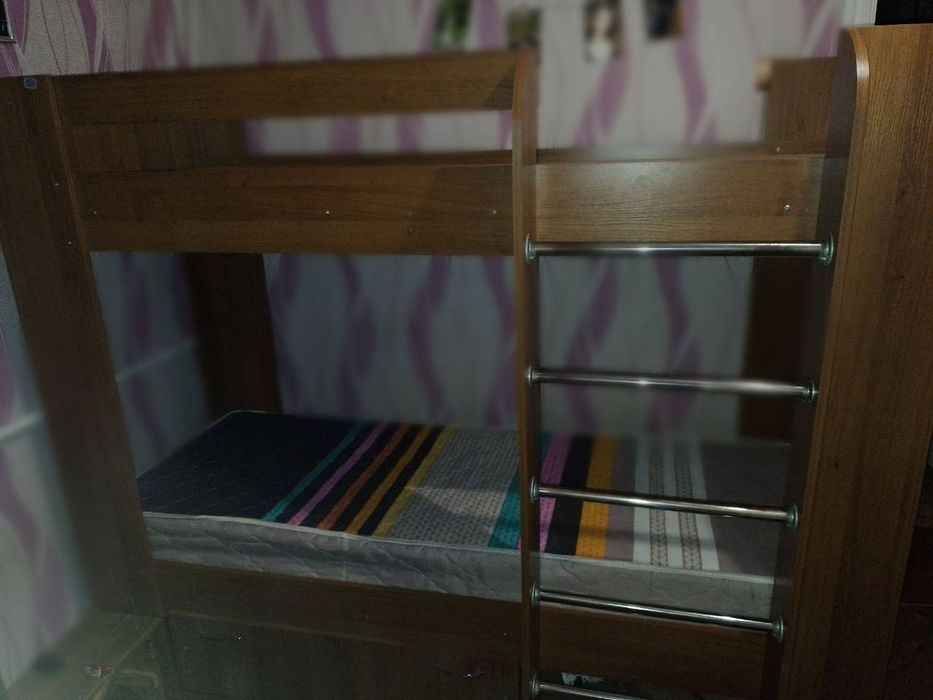 двохярусне ліжко