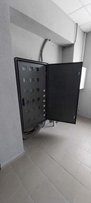 Продам 1-о к/к 37 м2 з меблями та технікою біля площі Ангела.