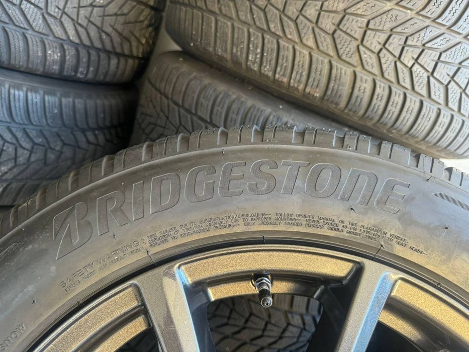 Шини зима BRIDGESTONE 255/60 R18 Blizzak.