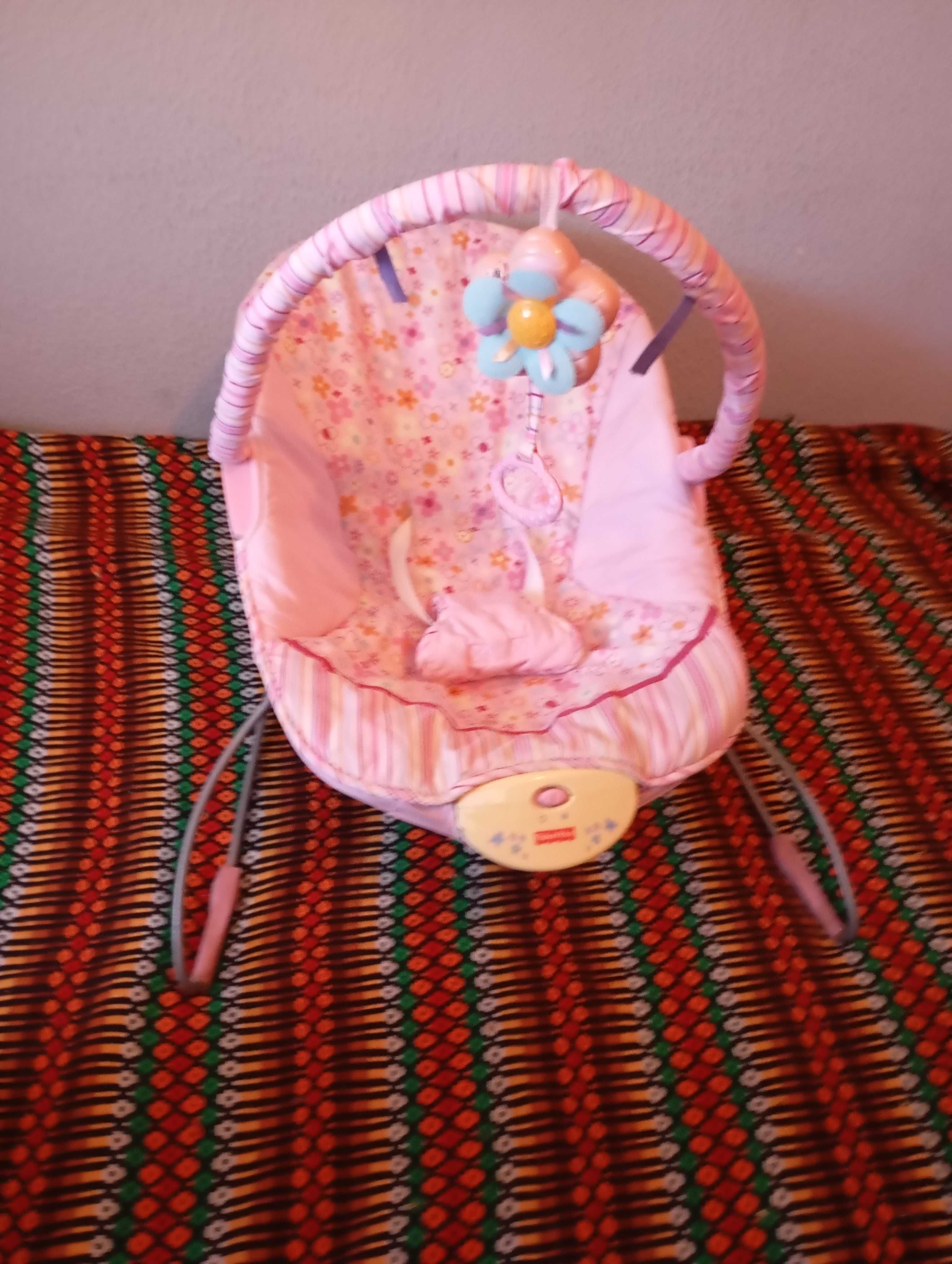 Espreguiçadeira bebe vibra e tem musica
