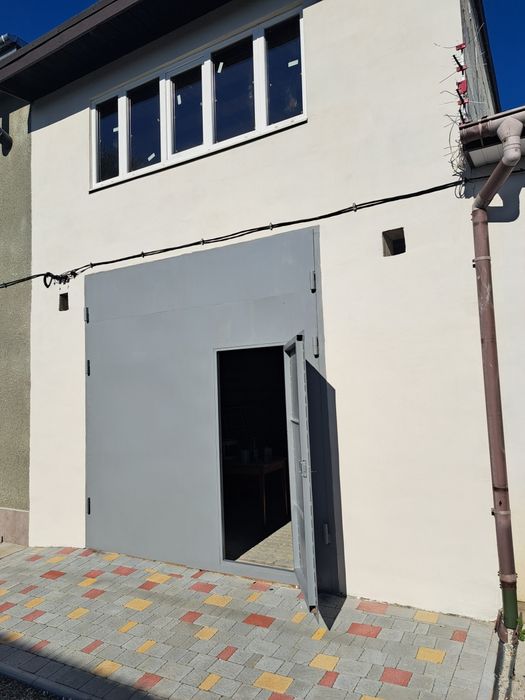 Гараж. Двоповерховий.