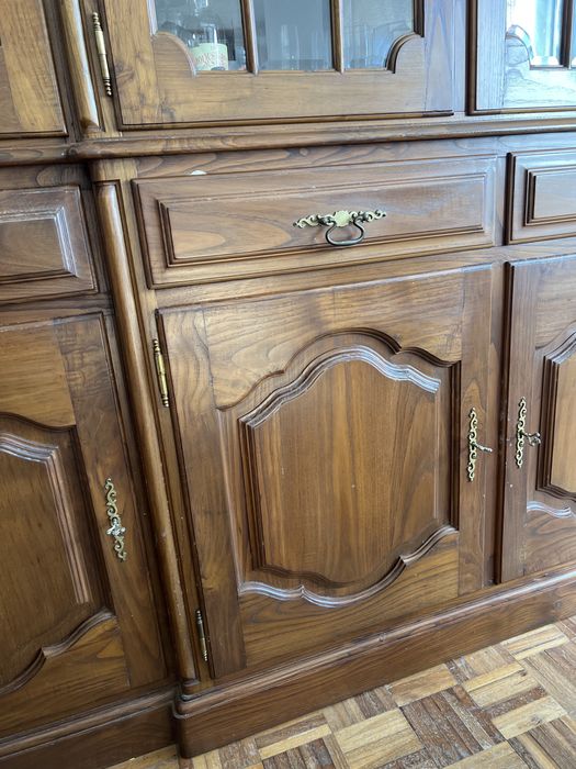 Louceiro Cristaleira madeira maciça trabalhada (consola)