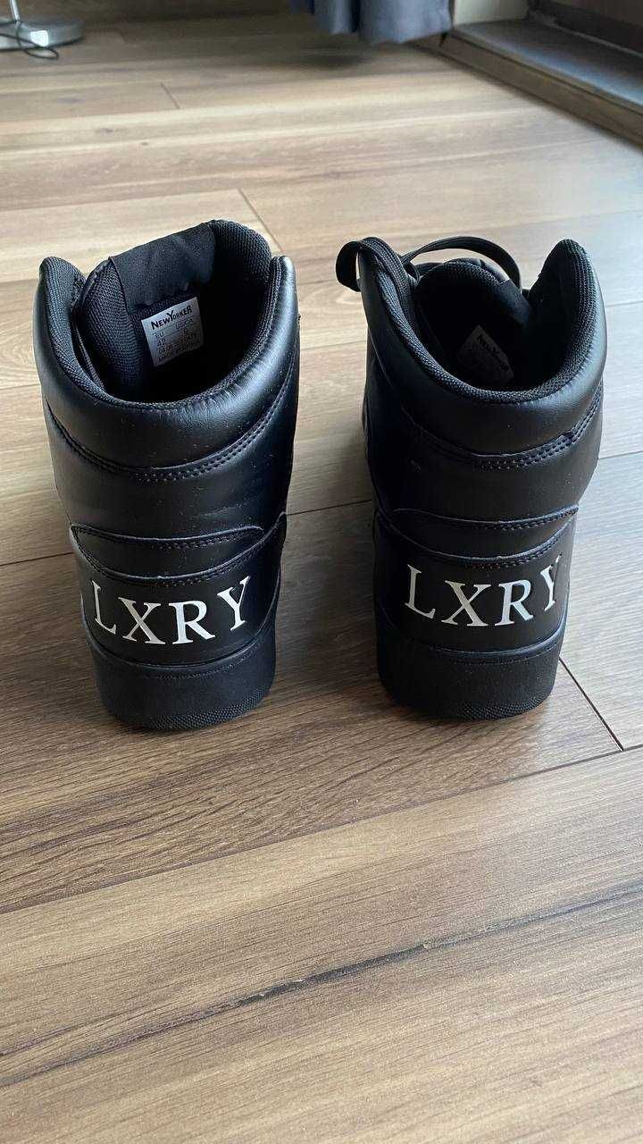 Sprzedam wysokie sneakersy marki New Yorker