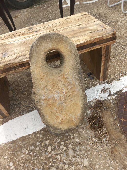 Argola em pedra, antiga, para embutir na parede casa