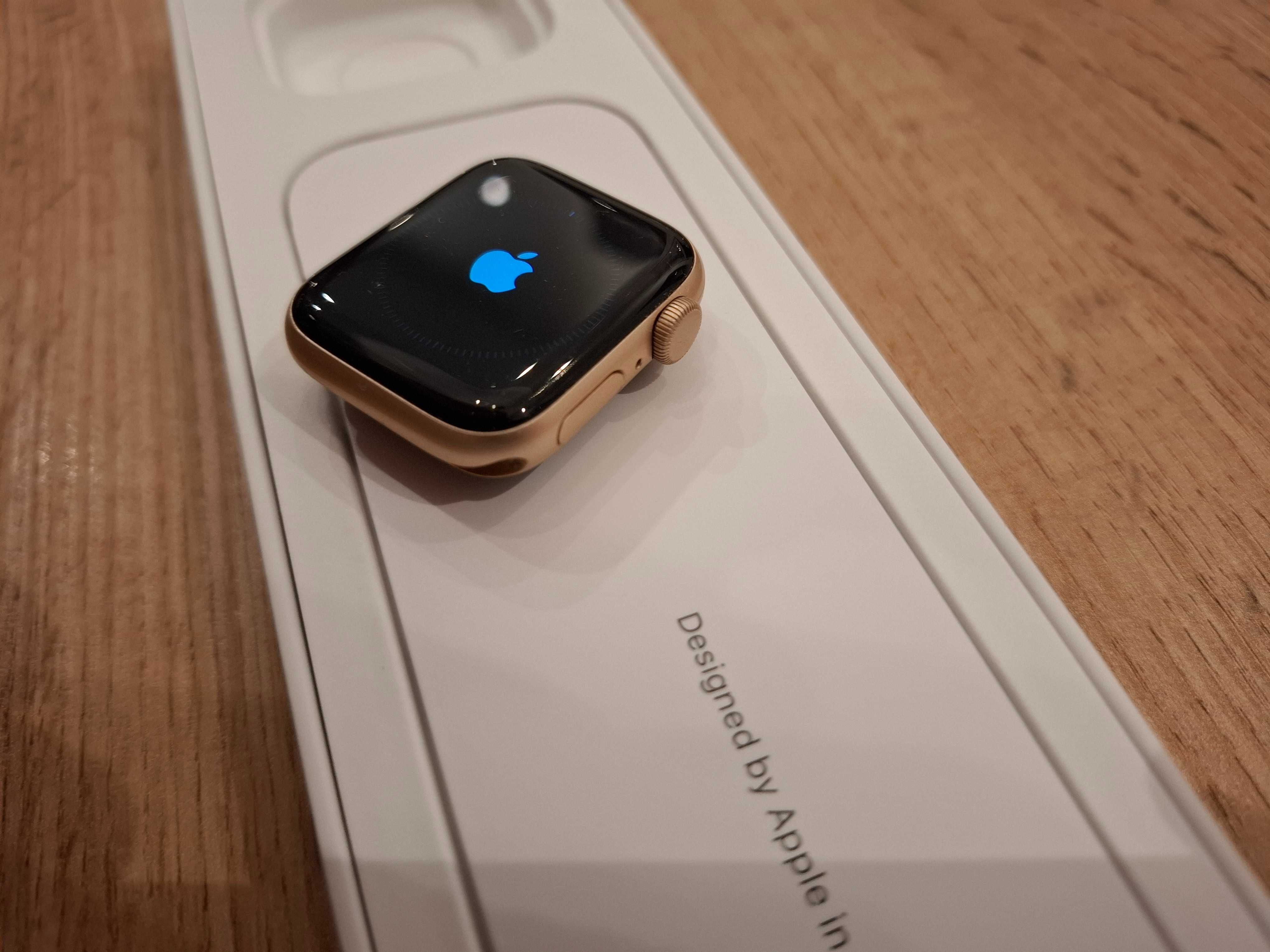 Apple Watch SE 1 generacji 40 mm GPS Gold - super stan + dodatki