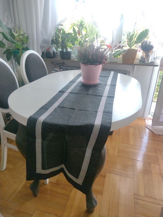 Bieżnik czarny z srebrna nitką