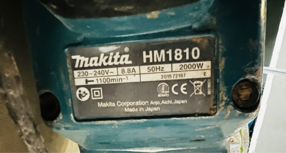 Młot wyburzeniowy Makita HM1810