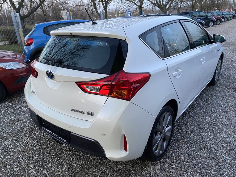 Toyota Auris Hybryda 1.8 benz 2014, 133 tys km klimatronik kamera alu