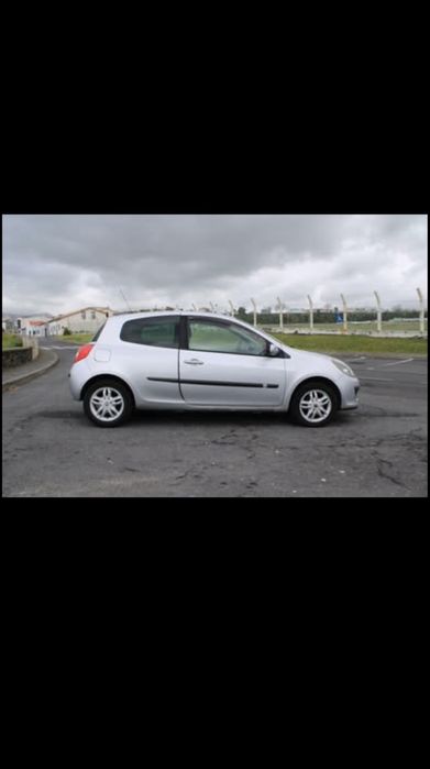 Renault Clio III 1.2 16V 75CV