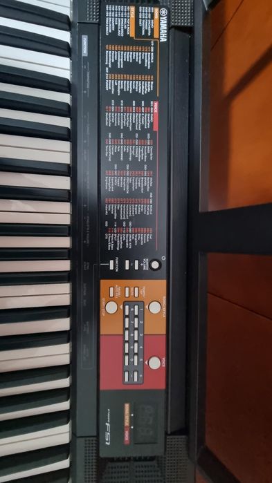 Piano Yamaha PSR-F51