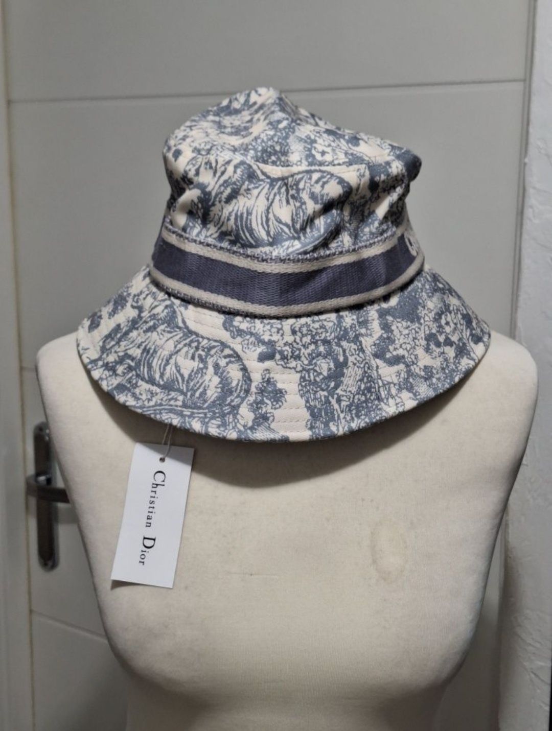 Christian  Dior  bucket