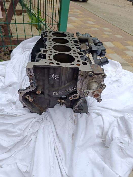 Блока нету ..Запчасти от мотора р9м 1.6л Рено трафік