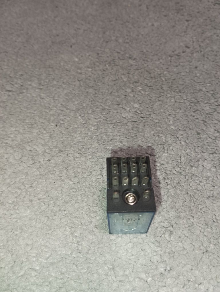 Реле з катушкою 220v АС