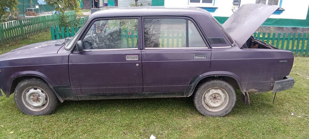 Продам ВАЗ-2107 в дуже доброму стані бензин