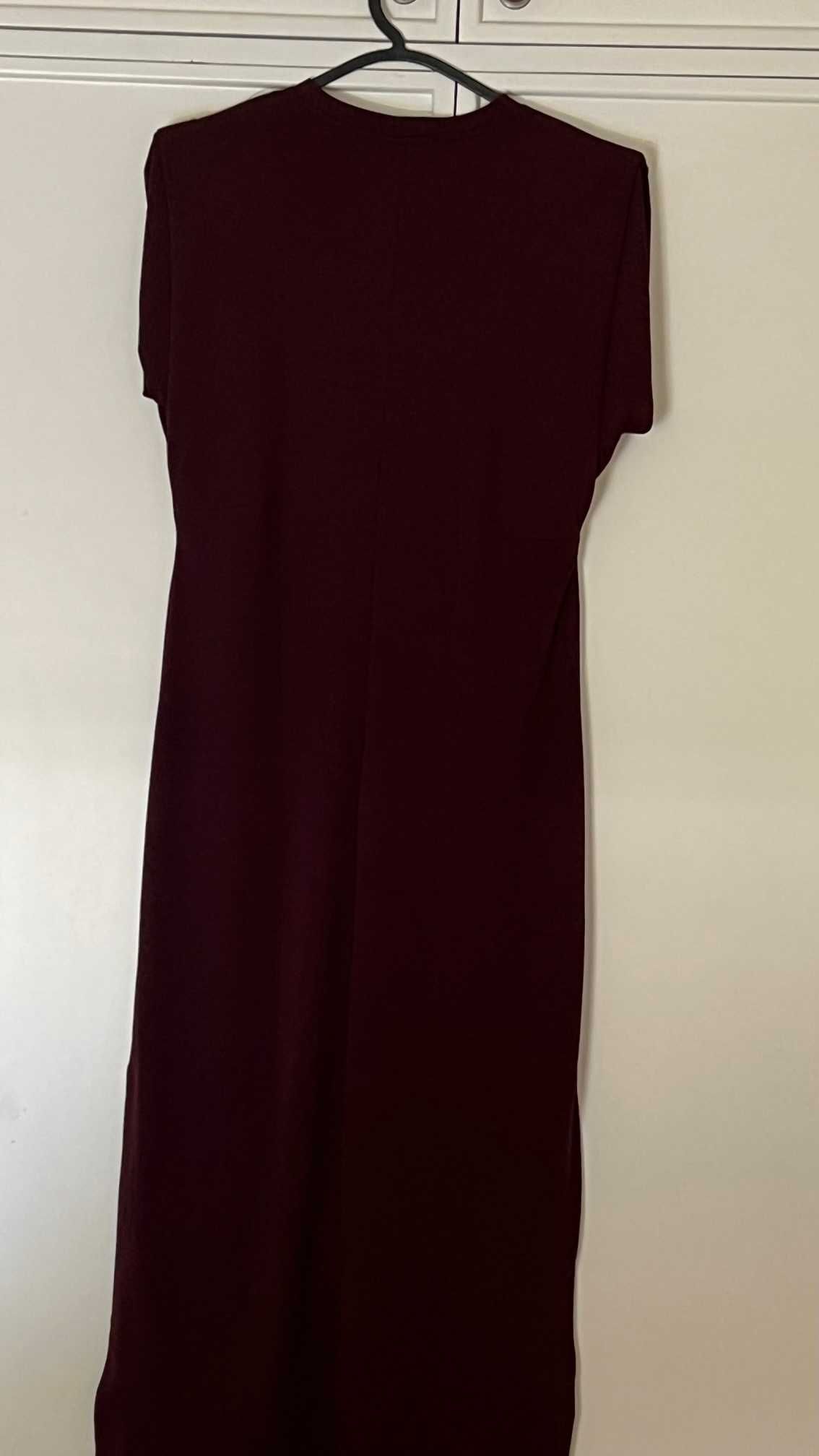 Vestido em malha vermelho escuro, comprido, sem mangas, ZARA, tam. L