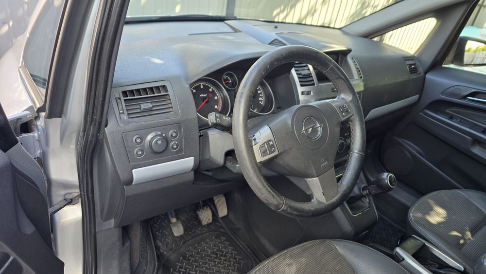 Opel Zafira B 1.9 CDTI Економна та простора сімейна

2

Машина