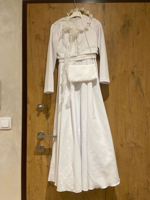 Suknia komunijna plus dodatki rozm.140-146 cm