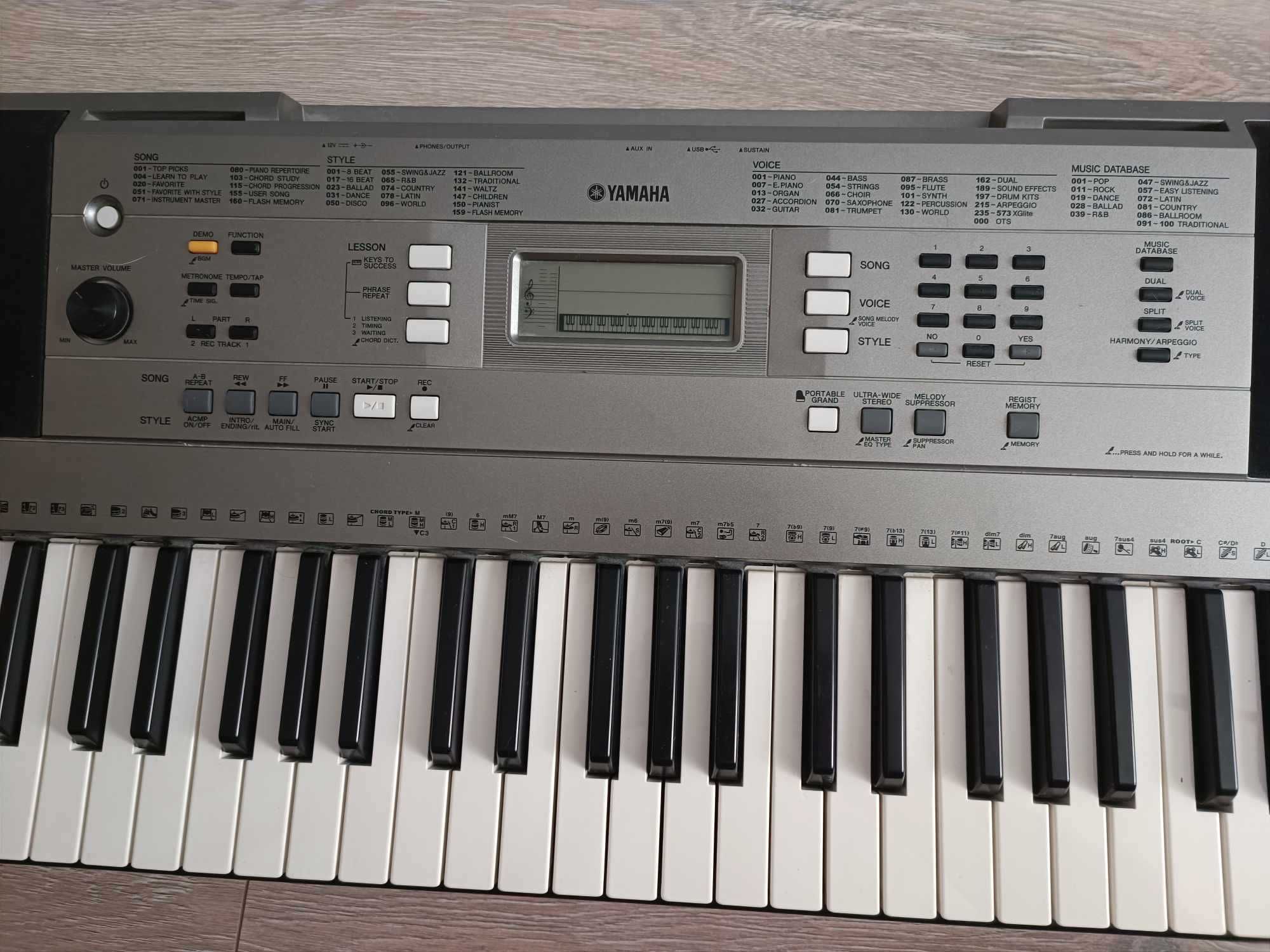 Keyboard Yamaha PSR - E353