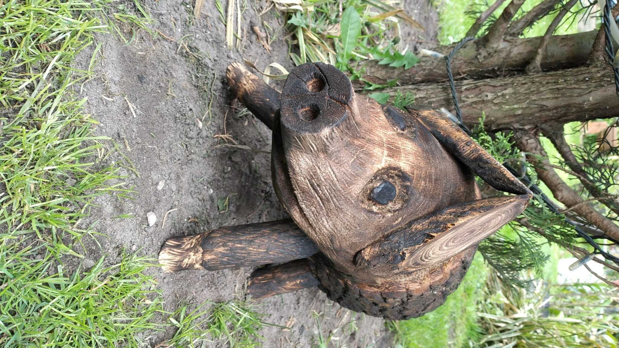 Własnoręcznie robiony dzik z drewna