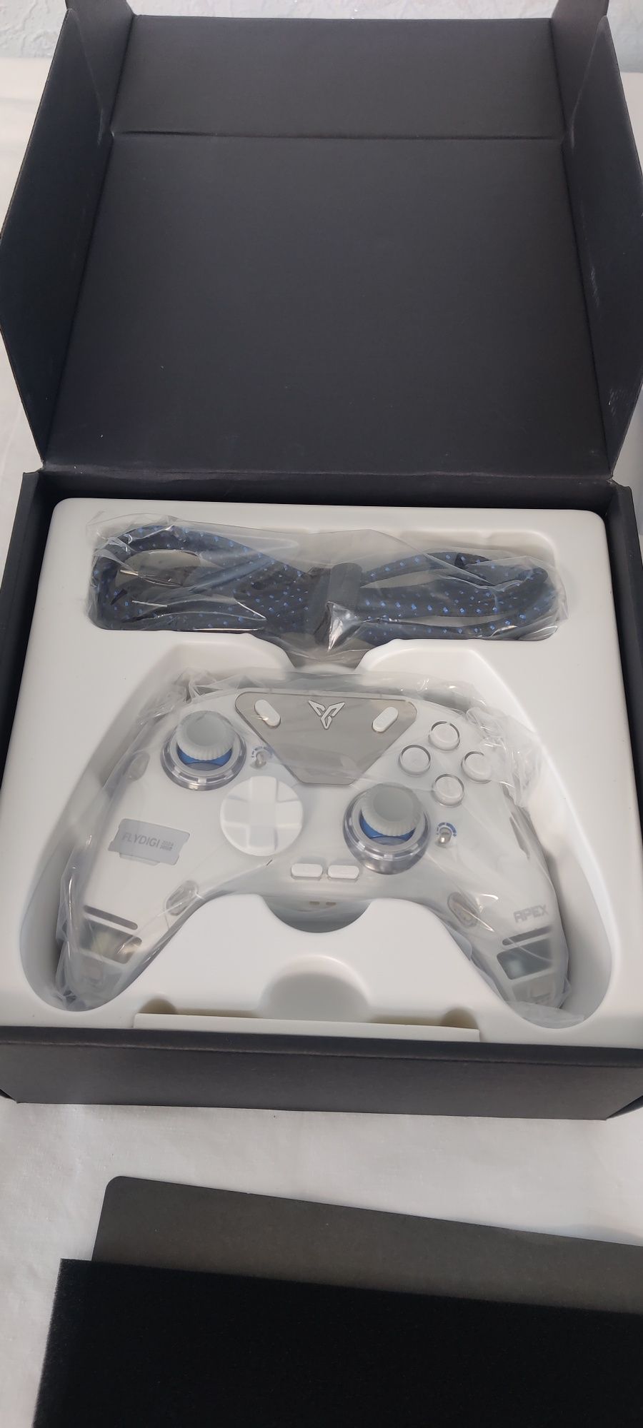 Геймпад Flydigi Apex 4