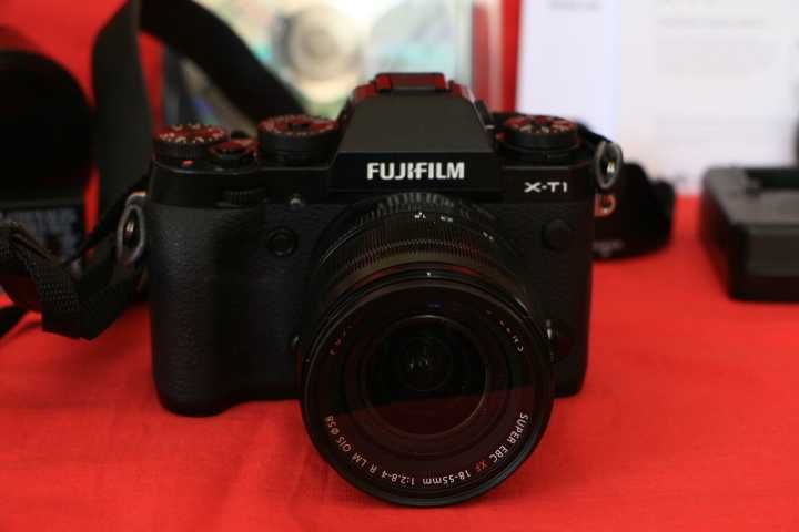 Беззеркалка-легенда Fujifilm XT-1 плюс Fujinon 18-55 2.8-4