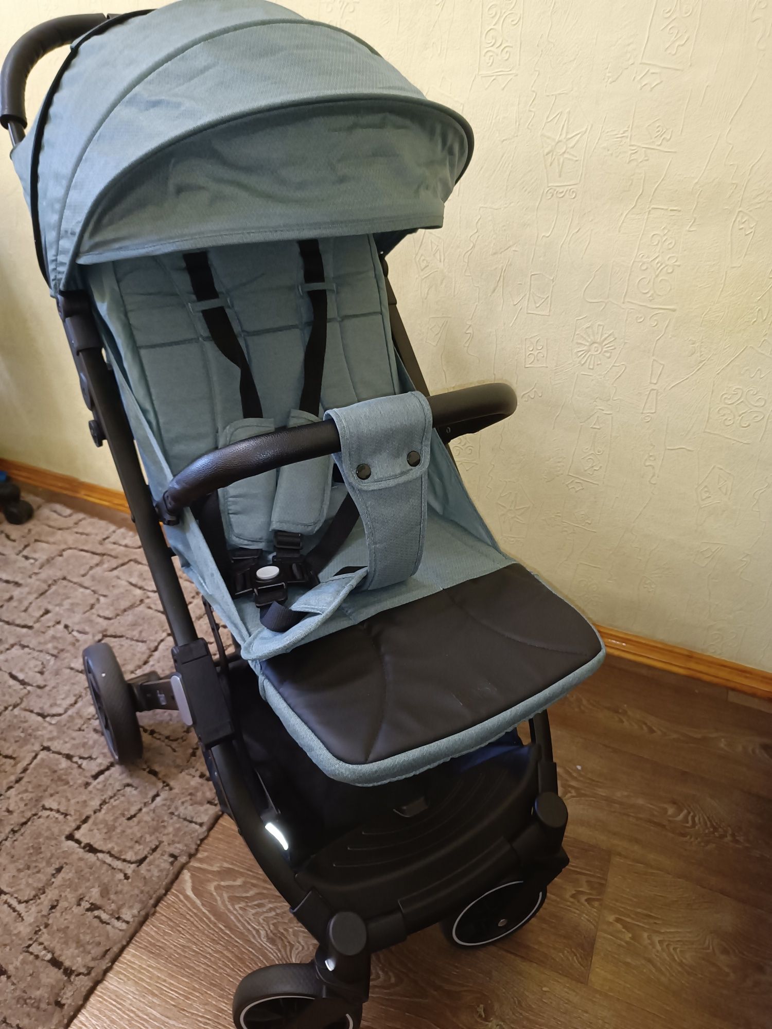 Продам коляску bambi FLASH