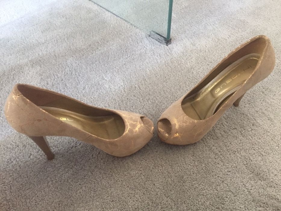 Saltos altos para venda