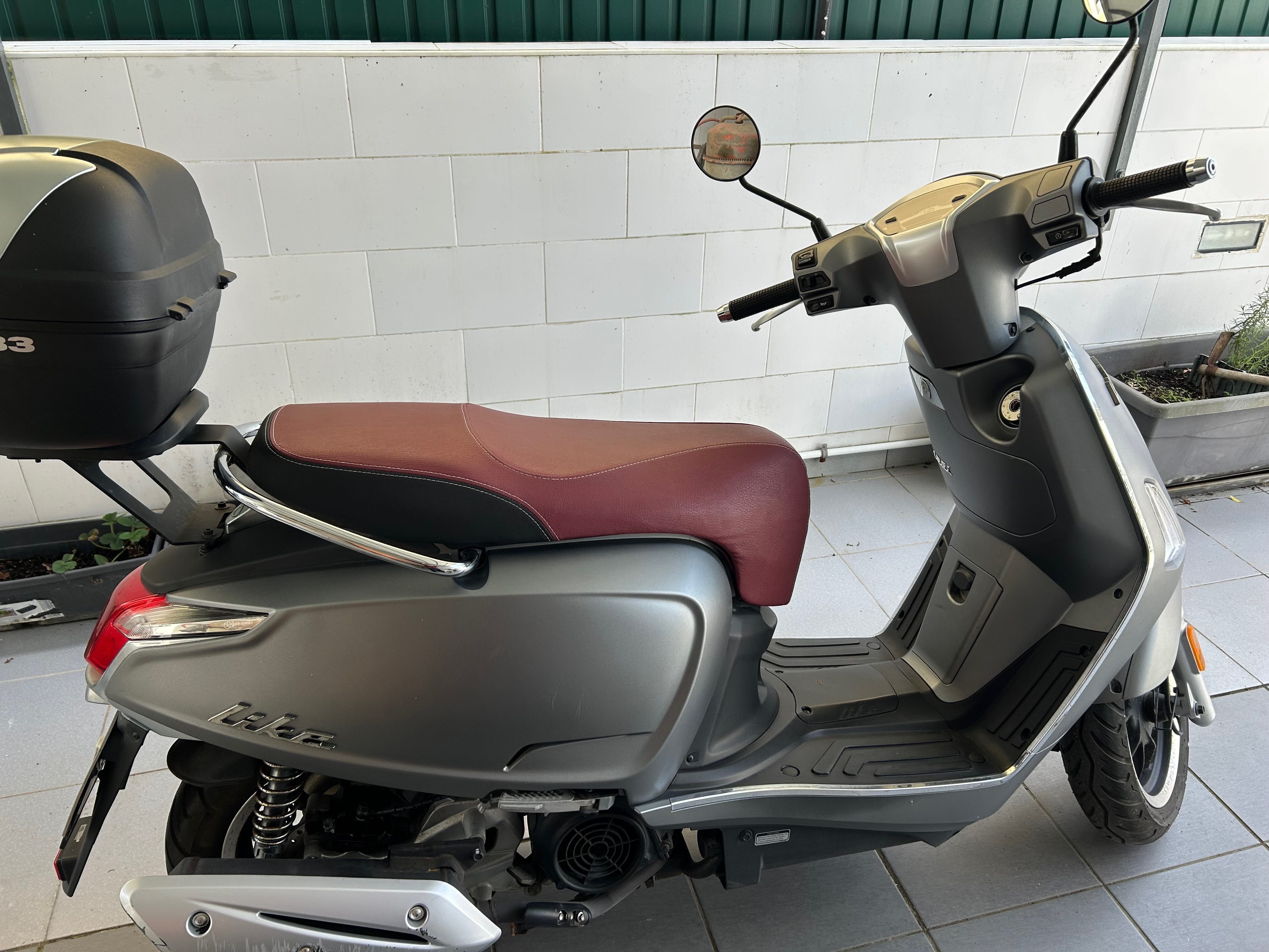 Kymco Like 125, muito económica e com poucos Kms.