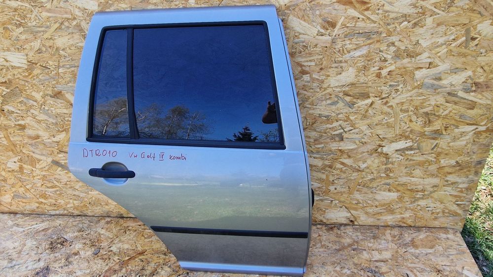 VW GOLF 4 IV KOMBI DRZWI TYŁ TYLNE PRAWE PRAWY KOD LAK.